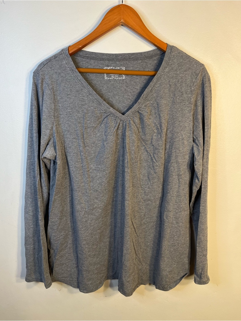 Motherhood Maternity Gray V-Neck Long Sleeve Maternity Top XL